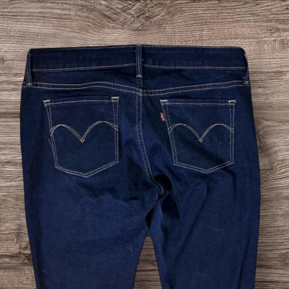 Like New- Levi's Women's Navy Skinny Jeans - Picture 6 of 7